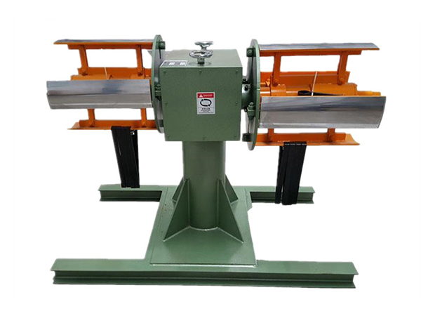 Structure and characteristics of double head decoiler